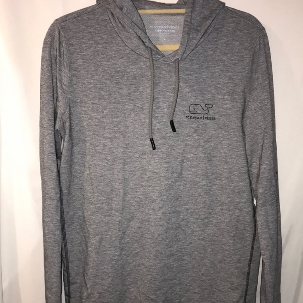 Vineyard vines performance fitted top